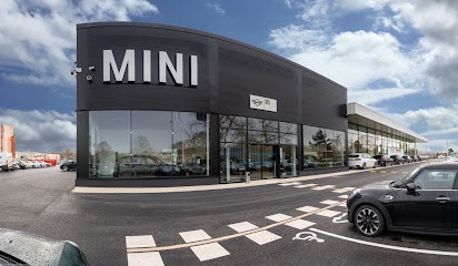 MINI Store Saint-Merri Compiègne Gueudet 1880, Concessionnaire Automobile à Compiègne