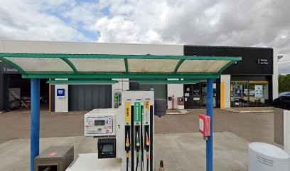 Renault at GARAGE DE L'ITON, Concessionnaire Automobile à Breteuil