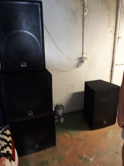 Couvreur Daniel, Concessionnaire Automobile à Bias