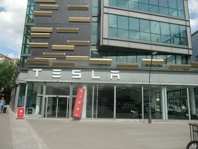 Centre Tesla - Saint Ouen, Concessionnaire Automobile à Saint-Ouen