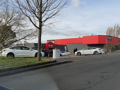 Centre Tesla - Lyon - Dardilly, Concessionnaire Automobile à Dardilly