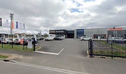 Jaguar at PERICAUD GROUP, Concessionnaire Automobile à Champniers